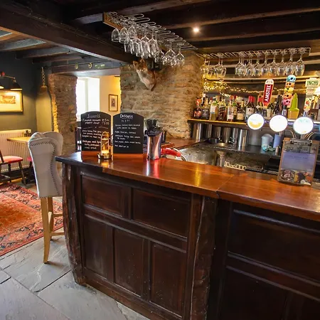 אורחן The Royal Oak