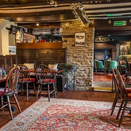 אורחן The Royal Oak 3*
