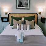 The Royal Oak 3*